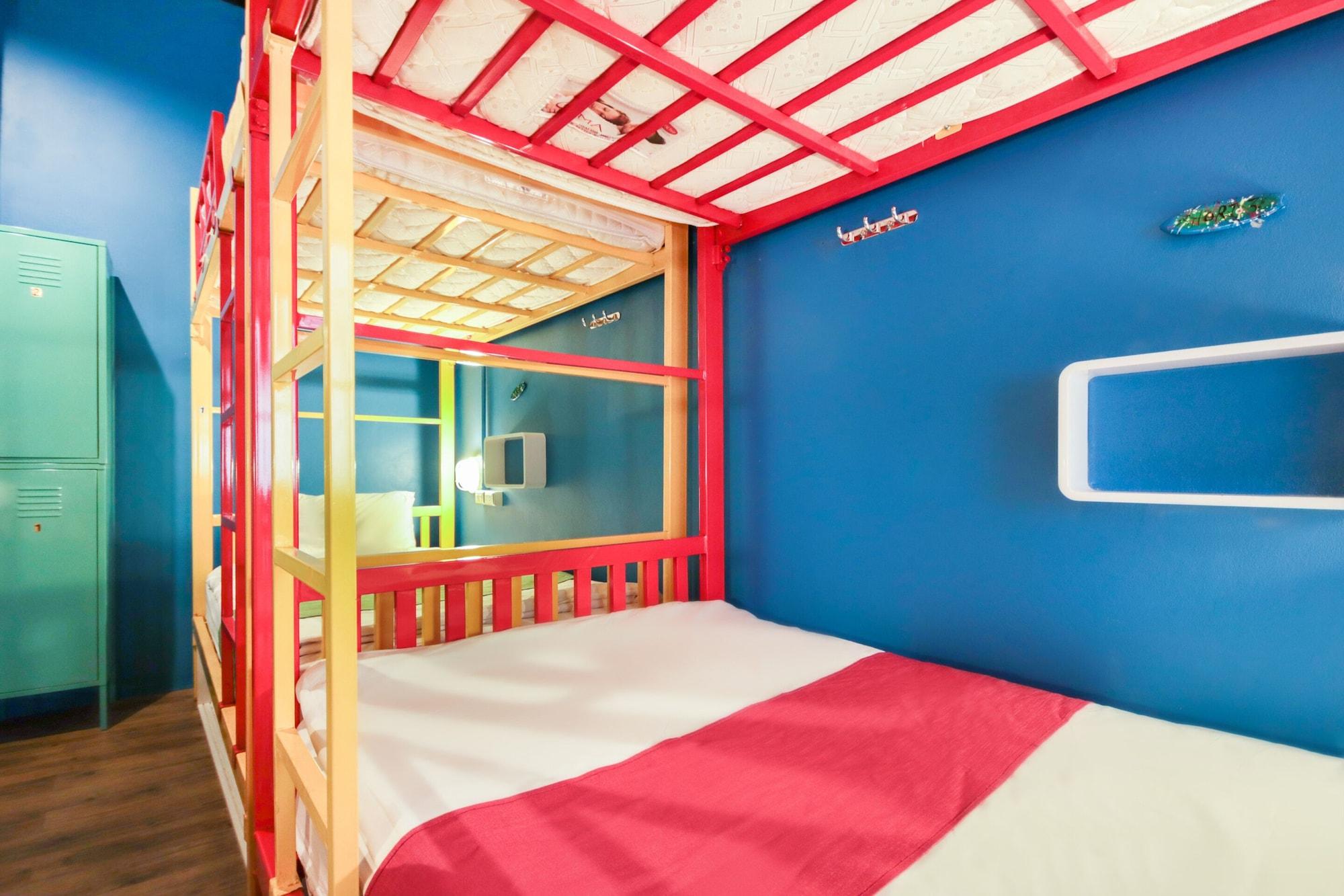 Oyo 1074 Fin Hostel Pantai Kata Bagian luar foto