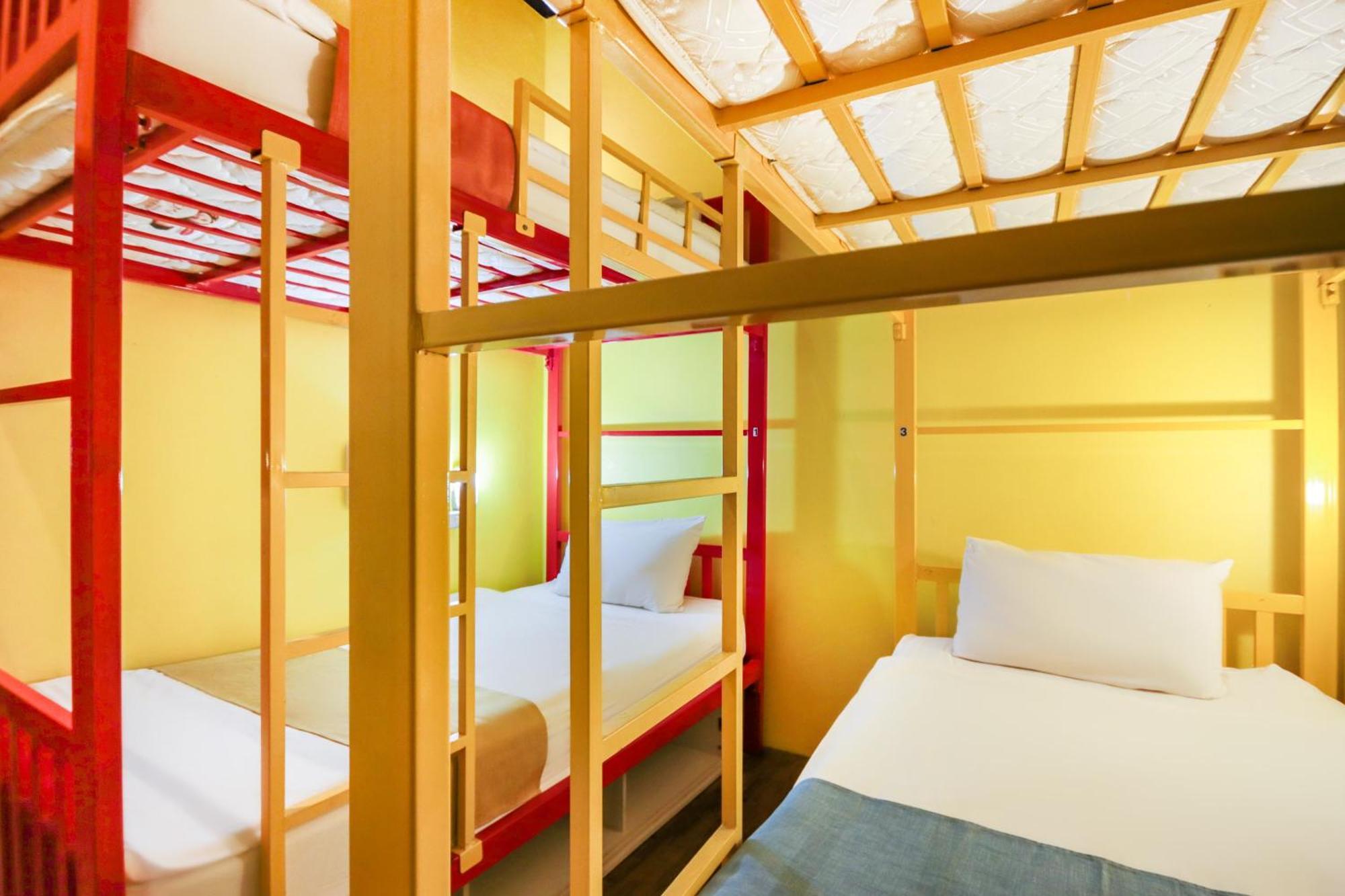 Oyo 1074 Fin Hostel Pantai Kata Bagian luar foto