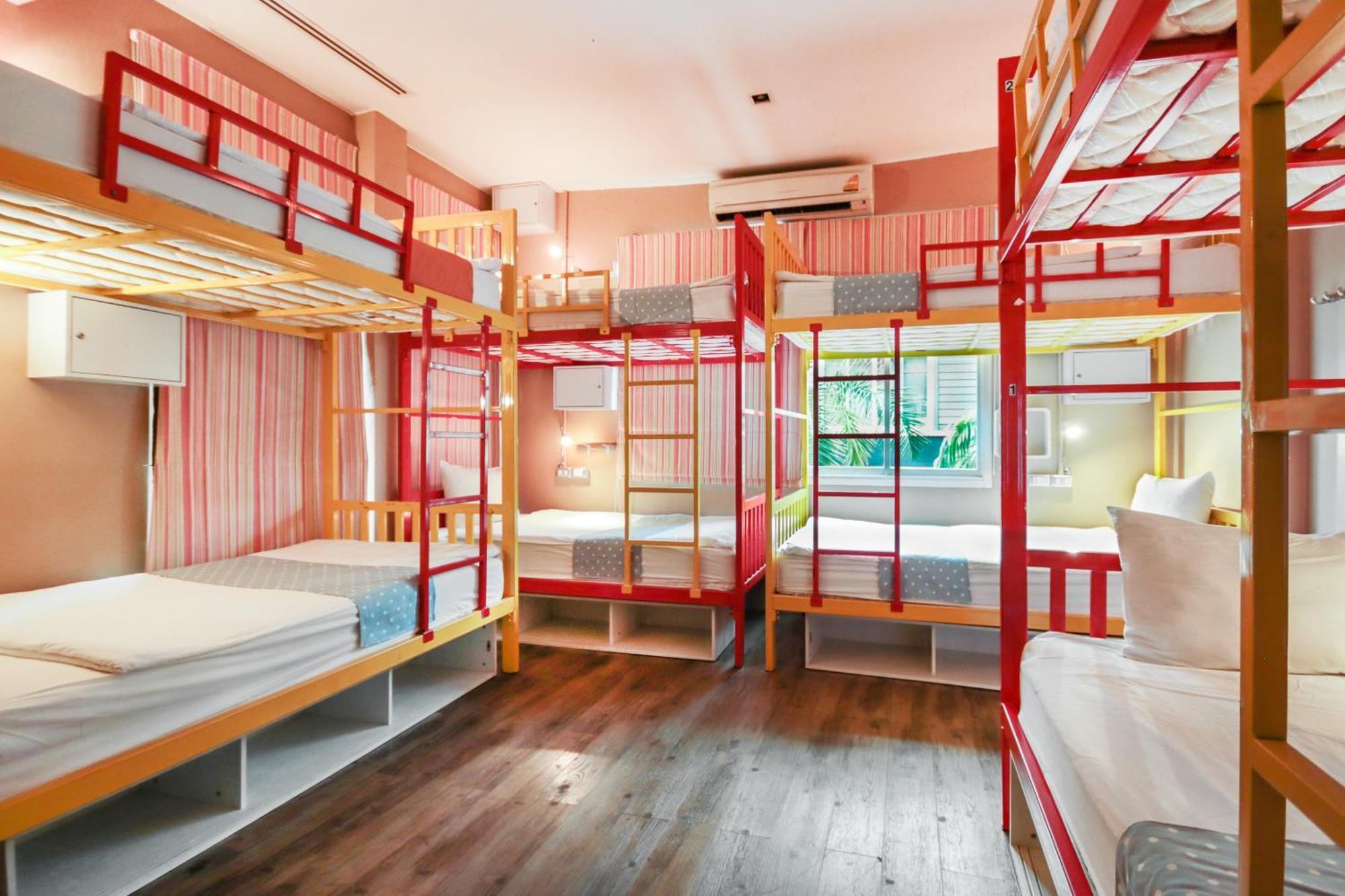 Oyo 1074 Fin Hostel Pantai Kata Bagian luar foto