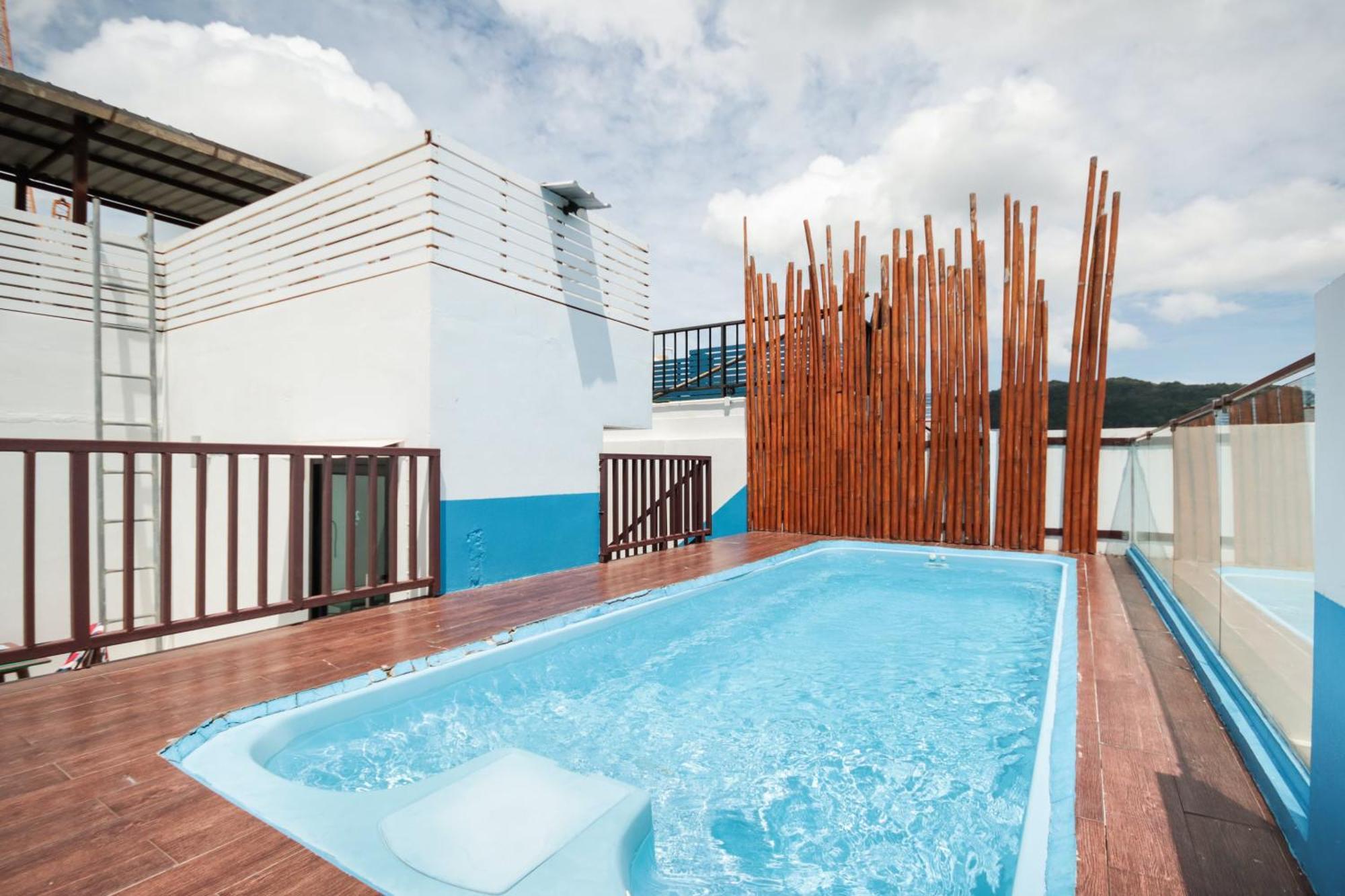 Oyo 1074 Fin Hostel Pantai Kata Bagian luar foto