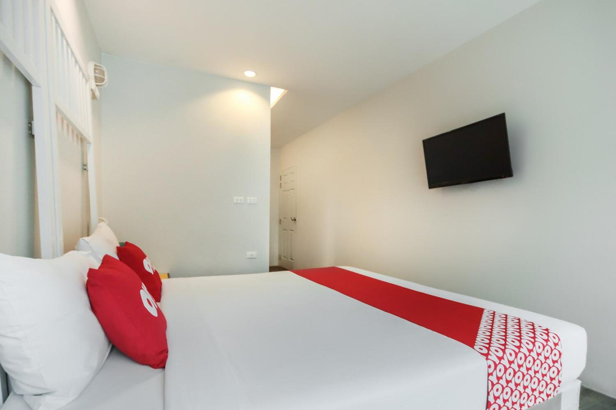 Oyo 1074 Fin Hostel Pantai Kata Bagian luar foto