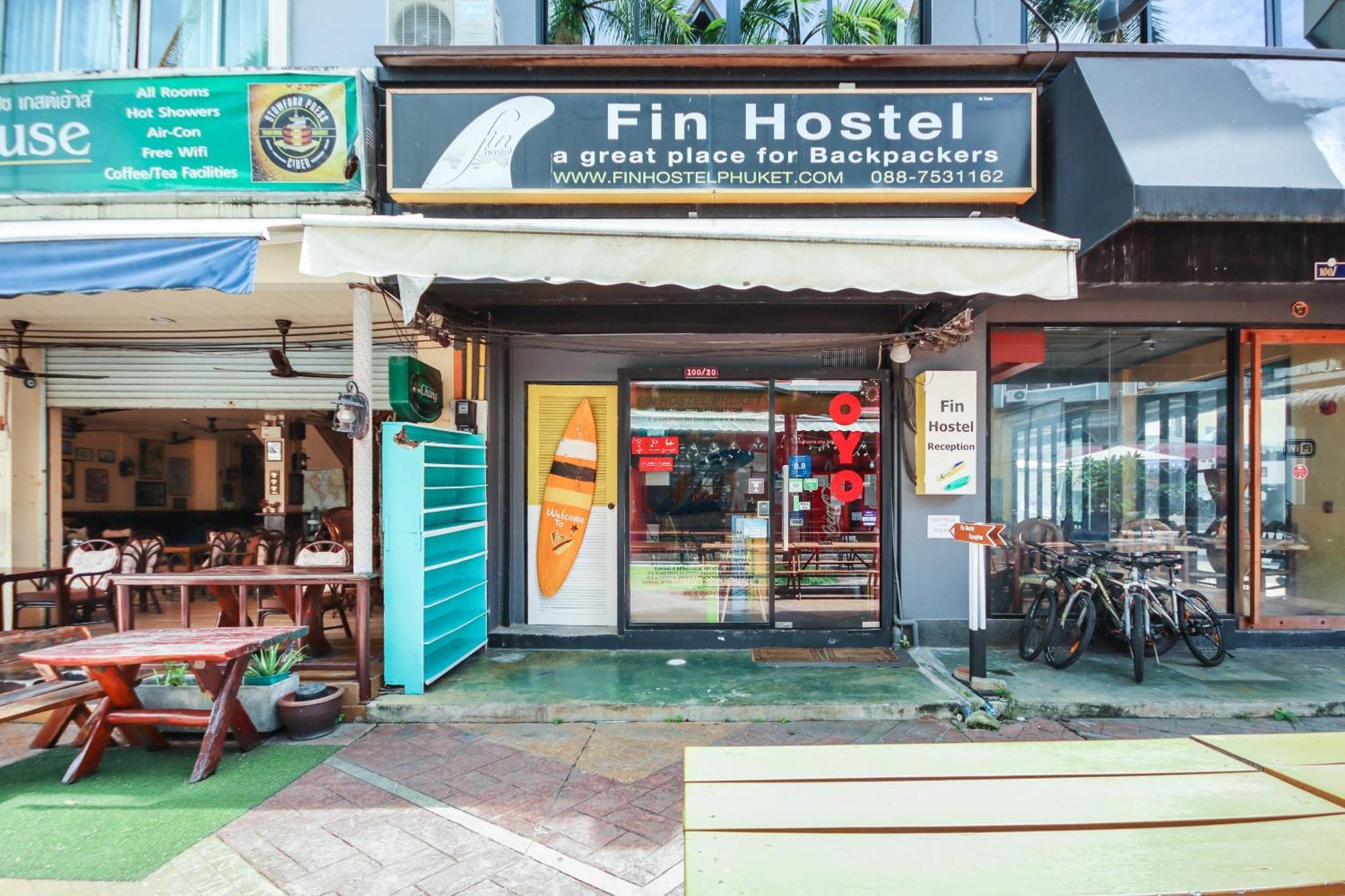 Oyo 1074 Fin Hostel Pantai Kata Bagian luar foto