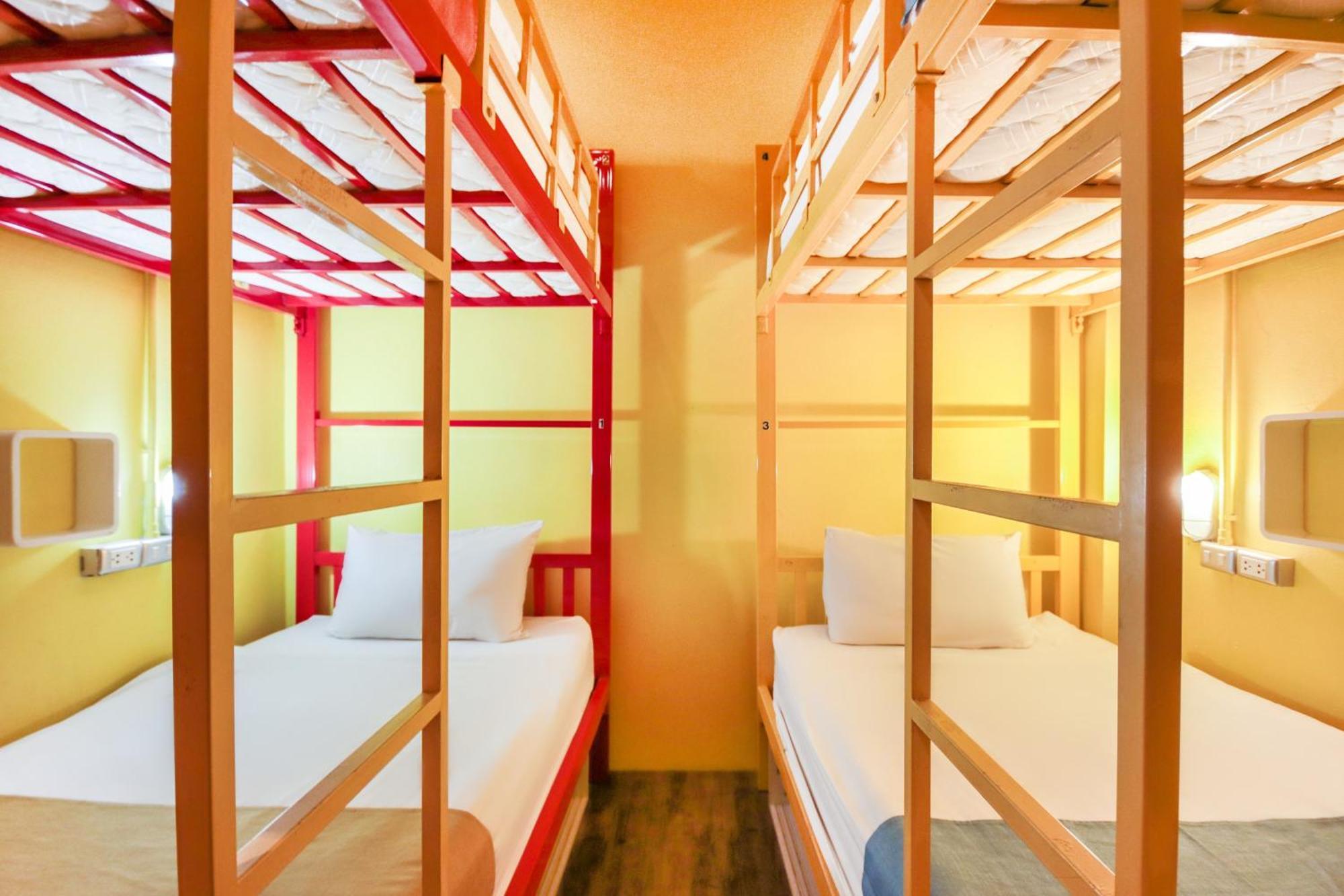 Oyo 1074 Fin Hostel Pantai Kata Bagian luar foto