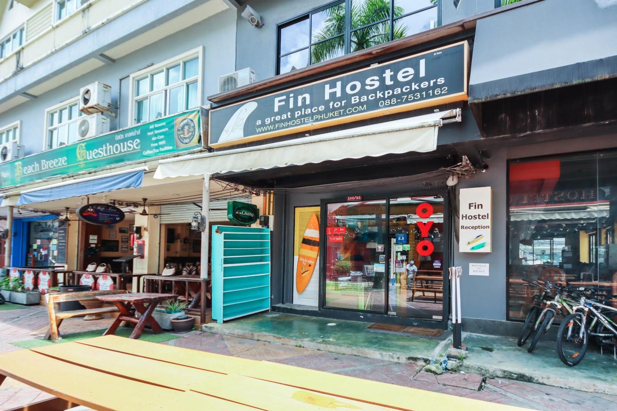Oyo 1074 Fin Hostel Pantai Kata Bagian luar foto