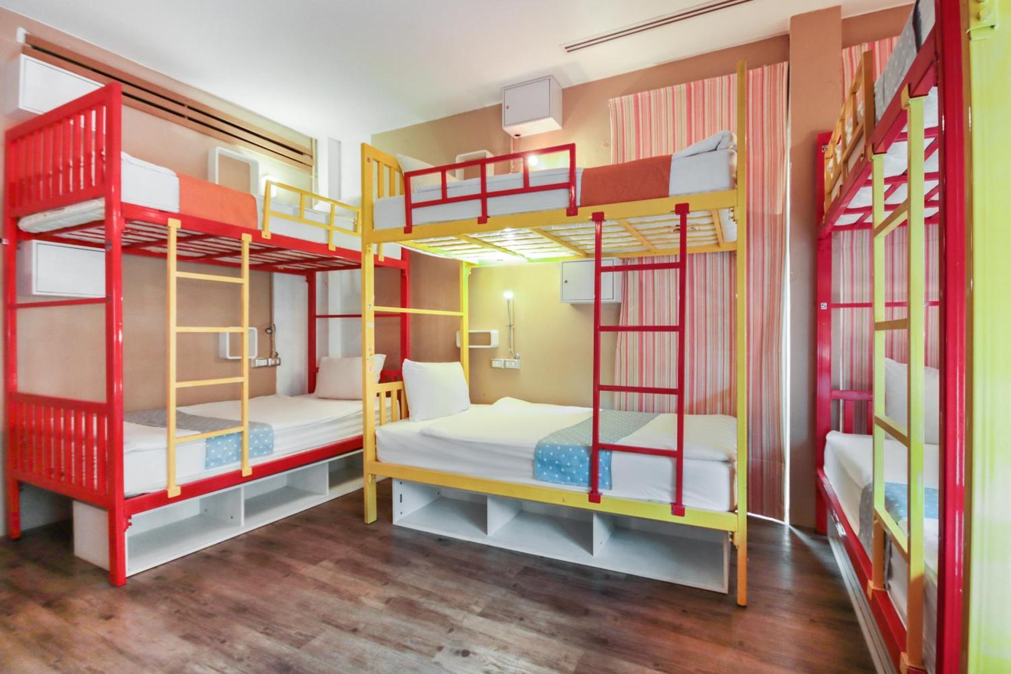 Oyo 1074 Fin Hostel Pantai Kata Bagian luar foto