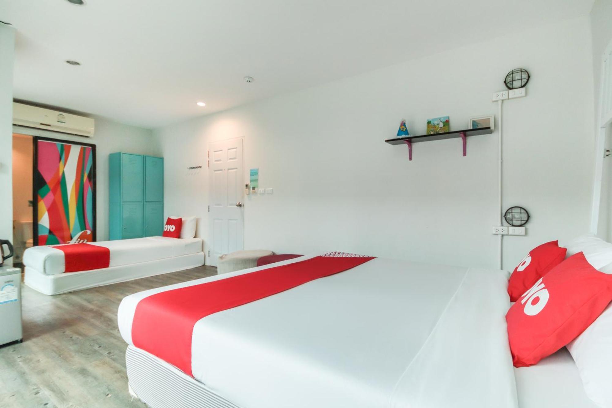 Oyo 1074 Fin Hostel Pantai Kata Bagian luar foto