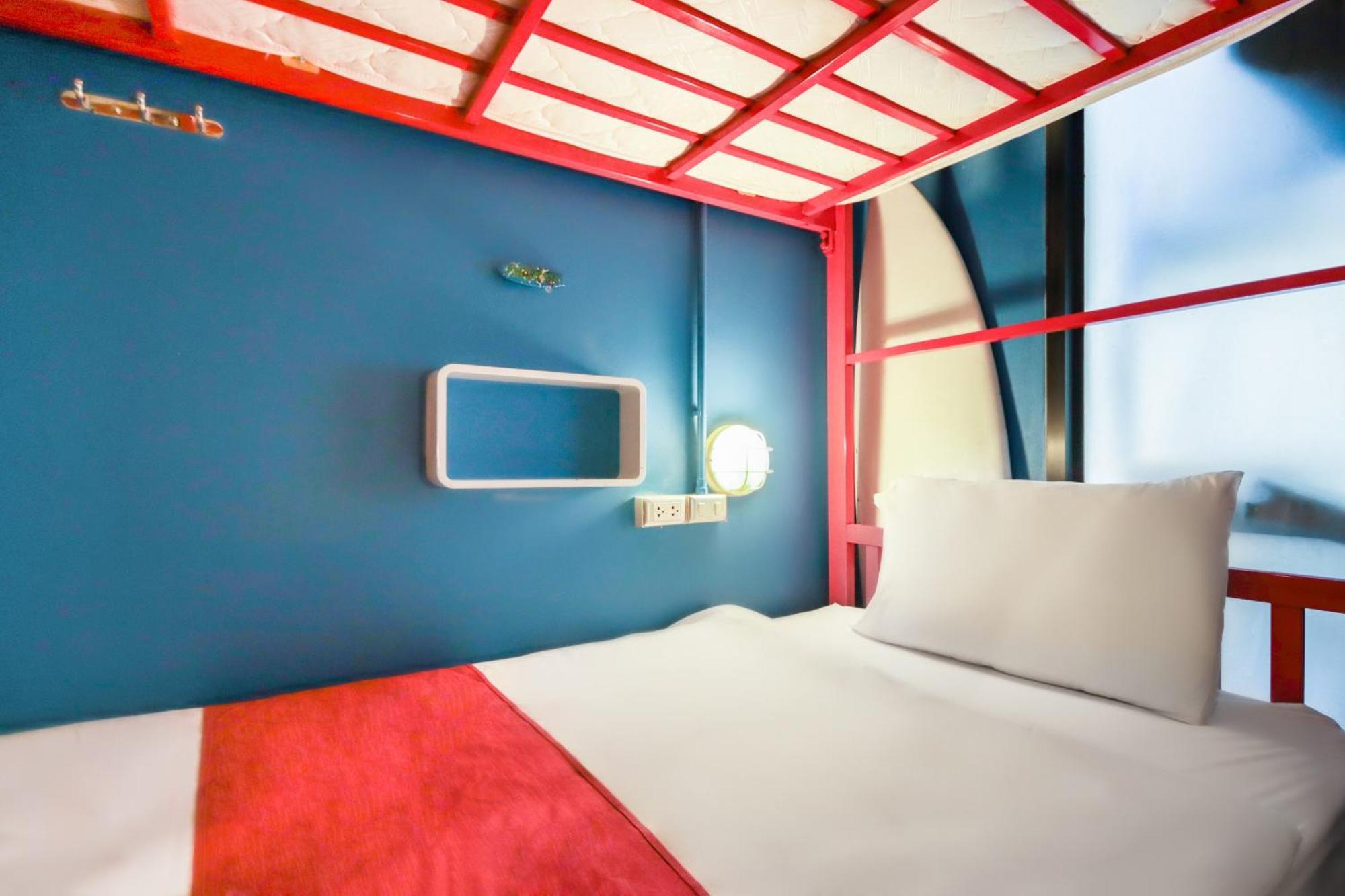 Oyo 1074 Fin Hostel Pantai Kata Bagian luar foto