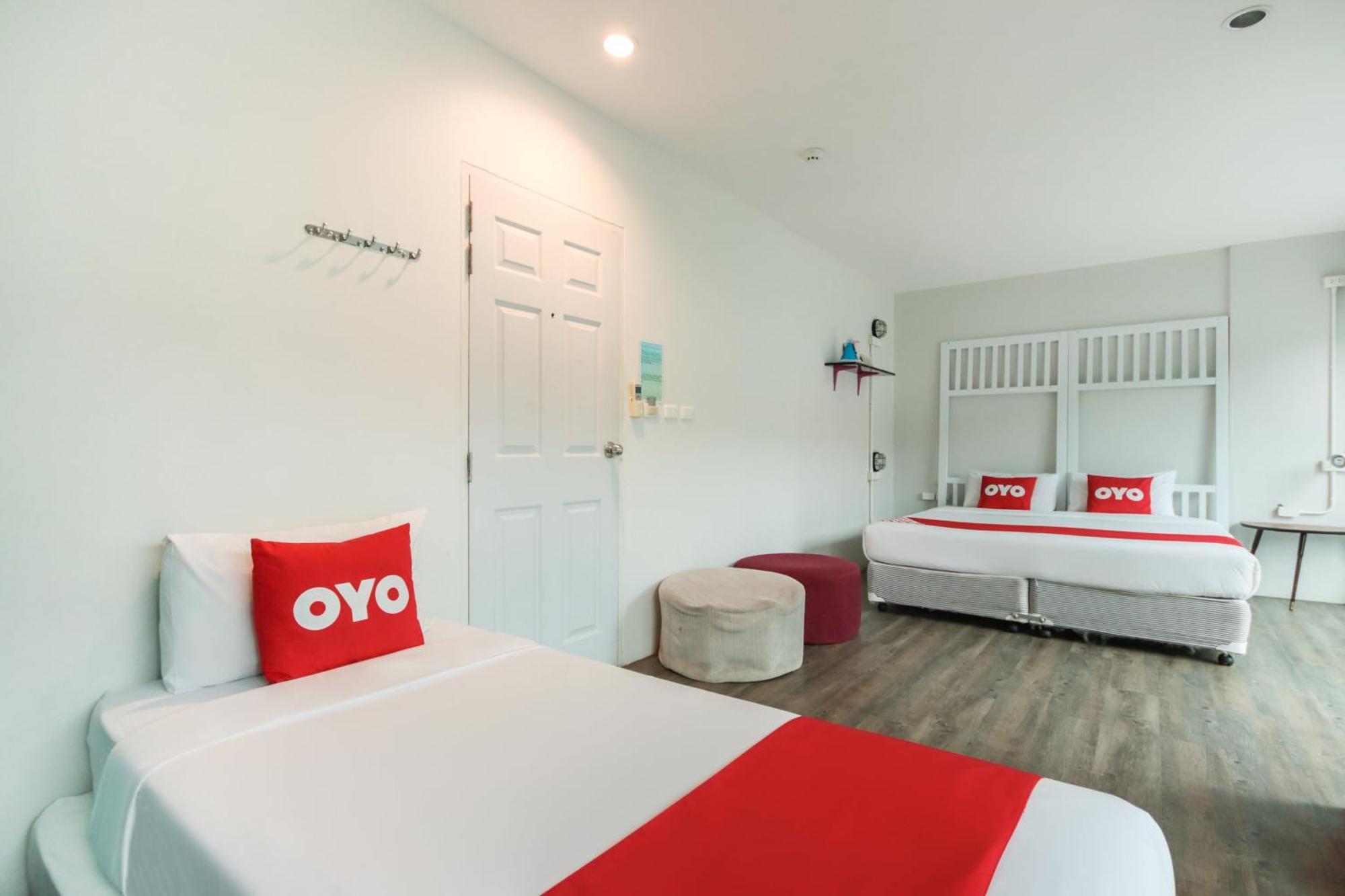 Oyo 1074 Fin Hostel Pantai Kata Bagian luar foto