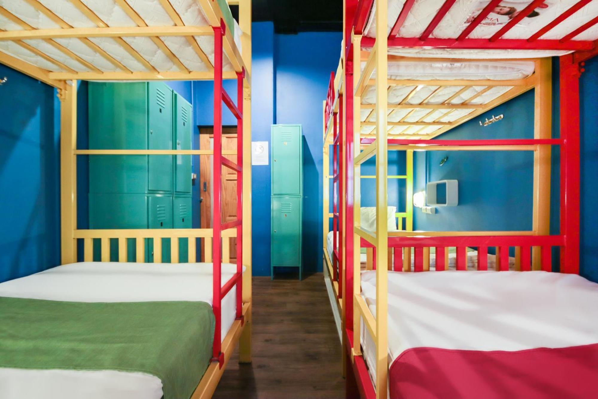 Oyo 1074 Fin Hostel Pantai Kata Bagian luar foto